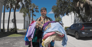 Отец однажды зашел на секонд-хенд и стал миллионером: что он придумал (фото)