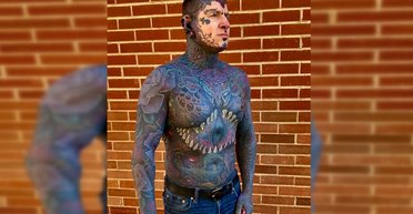 Десятки слоев чернил: рекордсмен по татуировкам назвал самое болезненное место