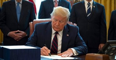 Трамп підписав указ, який дозволяє придбати Тік-Ток та зробити його "повністю американським" (відео)