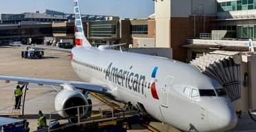 Літак евакуювали: пасажирка помітила загрозу в назві Wi-Fi (відео)