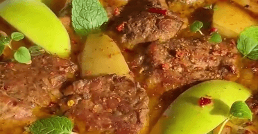 М'ясо тане в роті: рецепт свинини, тушкованої з яблуками