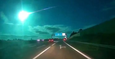 Гість із космосу. Величезна вогняна куля вибухнула в небі над Європою: що це було (відео)