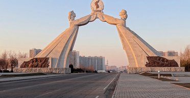 Отказались от мира: в КНДР снесли памятник, который символизировал объединение двух Корей (фото)
