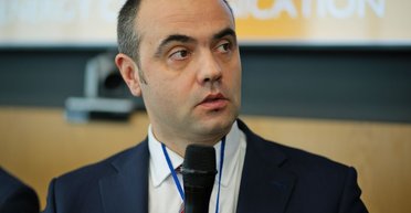 Экс-глава украинской ГТС Макогон выехал за границу, оформив "командировку", — политолог