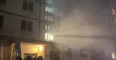 У Харкові "Шахеди" влучили по багатоповерхівці і біля медзакладу: спалахнула пожежа, є постраждалі