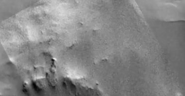 На Марсі знайшли загадкову квадратну структуру: Маск хоче відправити туди астронавтів (фото)