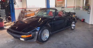 Син знайшов занедбаний батьківський Porsche і повернув його до життя через 30 років (відео)