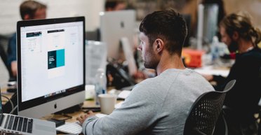 В Україні швидко зростають зарплати: кому підвищують та до якого рівня