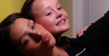 Піжамна вечірка Ніколи Пельтц — невістки Девіда і Вікторії Бекхем з нагоди її 29-річчя (фото)