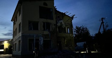 Повреждены здания, есть пострадавший: российские БПЛА атаковали Львовскую область (фото)