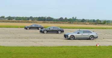 Роскошные седаны BMW, Audi и Mercedes-Benz сравнили в заезде по прямой (фото)