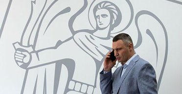 Кличко в нокдауне. Одна велосипедная дорожка узка для мэра и президента