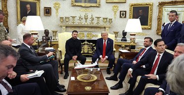 Зеленский просил прощения, Вэнс молчал, а Трамп провел экскурсию: какой была встреча в Белом доме (фото)