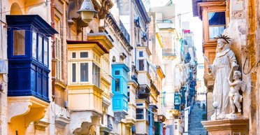 Обошла даже Париж: названа самая красивая столица мира (видео)