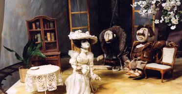 Люди и марионетки. Как шаровары и вышиванки заменили украинцам карнавал