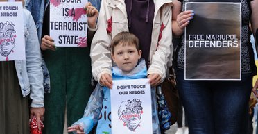 "Трибунал" в Мариуполе. Кого Россия хочет посадить в клетки
