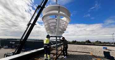 Обеспечит дом энергией: создана "неподвижная" ветряная турбина для крыши (видео)