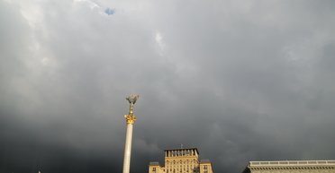 Ухудшение погоды в Украине: синоптики предупреждают о грозе и мощном циклоне (карты)