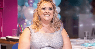 Жінка відмовилася від однієї закуски і схудла на 36 кг: як вона змінилася (фото)