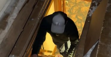 Сімейна пара виявила прихований поверх у нещодавно купленому старовинному будинку (відео)