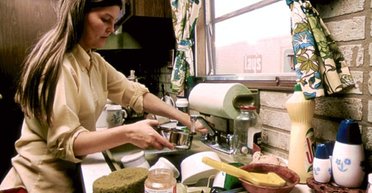 Перелякана домогосподарка показала "монстра", що живе в зливному отворі (відео)