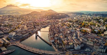 Только бизнес. Как Швейцария помогает популистам в Европе и во всем мире