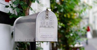 Жінка знайшла гроші у поштовій скриньці, а потім дізналась "страшну" правду