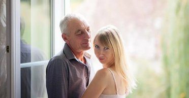 Девушка отомстила парню переспав с его отцом: мать не имела никаких возражений