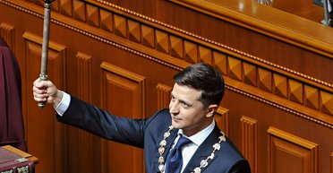 Указ преткновения. Какие последствия ждут депутатов и президента, если Конституционный Суд отменит решение о досрочных выборах