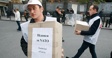 Интеграция с шашечками. Что изменит закрепление в Конституции Украины курса на ЕС и НАТО