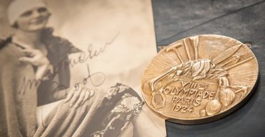 Англичанка нашла среди хлама уникальную олимпийскую медаль своей бабушки