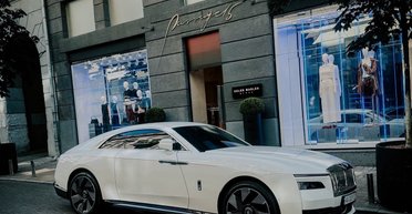 Шик за $600 000: в Киеве заметили новейший электромобиль Rolls-Royce (фото)