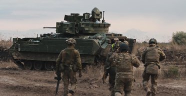 США передадуть Україні сотні БМП Bradley та БТРи M113
