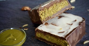 Женщина попробовала "дубайский" шоколад и была ошеломлена его стоимостью (видео)