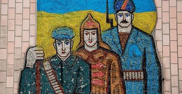 Не черно-белая история. Почему последователи Вятровича напоминают советских коммунистов