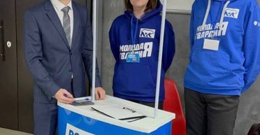 "Поставил подпись за Путина": в РФ депутат "прифотошопил" себя к телу другого парламентария (фото)