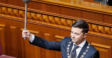 Кино с первого дубля. Зеленский формирует вертикаль своей власти