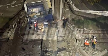 В Джанкойском районе Крыма рухнул мост через железнодорожные пути: есть пострадавшие, подробности (видео)