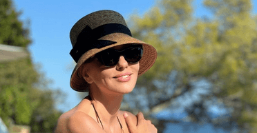"Один капелюх — два стилі": Оля Полякова показала свій розкішний відпочинок у Каннах (фото)