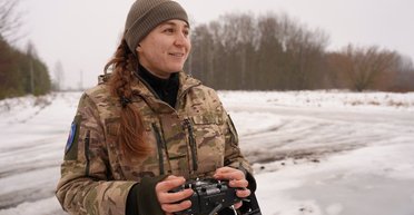 Аэроразведка — это "борьба женщин": военнослужащая за неделю собрала FPV-дрон (видео, фото)