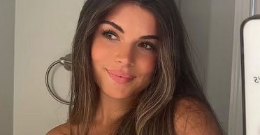 "Не ясно, що з цим робити": пасажирка літака отримала від пілота записку на серветці (фото)