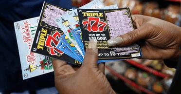 Символ удачі: місто охопив лотерейний ажіотаж після появи "ченця в небі" (фото)