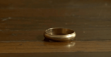 "Шанси — мільйон до одного": загублену обручку знайшли через 61 рік (відео)