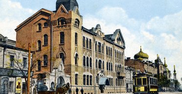 Витязи на балконе. Как история здания Центрального телеграфа в Киеве связана с аграрной реформой