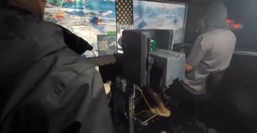 Стріляє пляшками коли: китайський геймер побудував повноцінний танковий симулятор (відео)