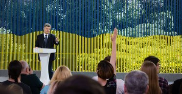 Петр Порошенко о Донбассе, референдуме, договоренностях с Фирташем и Марше равенства