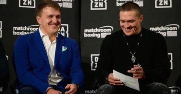 "Це була неймовірна подорож": Усик розстався з промоутером через 12 років (фото)