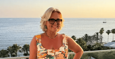 Мать берет на "шведский стол" свои лоточки: она доказала, что имеет на это полное право (фото)