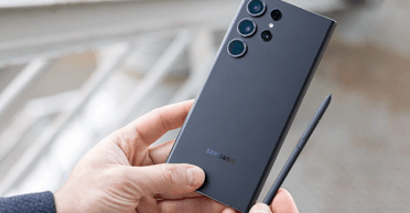 Дивна проблема з дисплеями найкращих смартфонів: що робити, якщо з'явилася зелена смуга