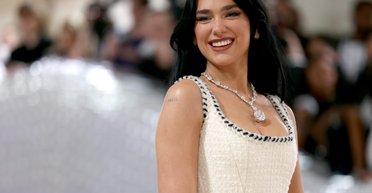 Дуа Ліпа продемонструвала ідеальну літню сукню (фото)